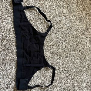 Hands free pumping bra